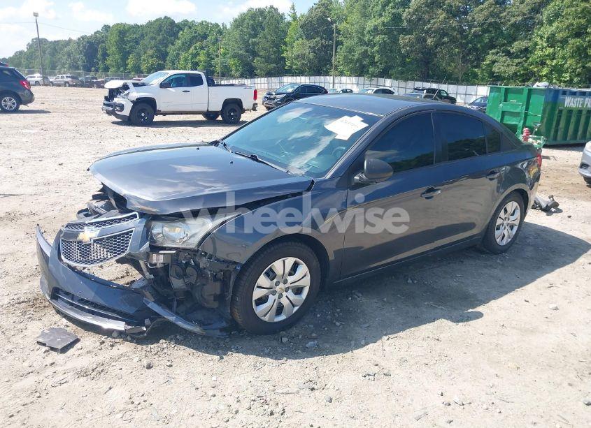 Photo 2 of 2013 Chevrolet Cruze LS AUTO (VIN 1G1PA5SG3D7220368)