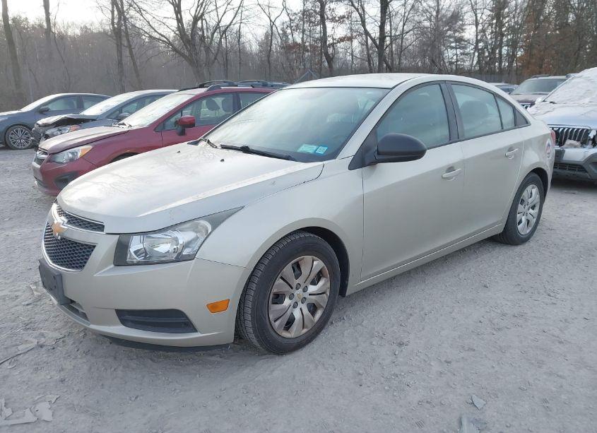 Photo 2 of 2013 Chevrolet Cruze LS AUTO (VIN 1G1PA5SG3D7327324)
