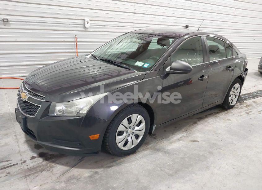 Photo 2 of 2014 Chevrolet Cruze LS AUTO (VIN 1G1PA5SG3E7198325)