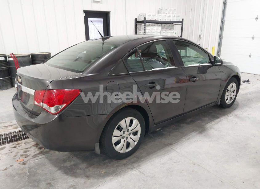 Photo 4 of 2014 Chevrolet Cruze LS AUTO (VIN 1G1PA5SG3E7198325)