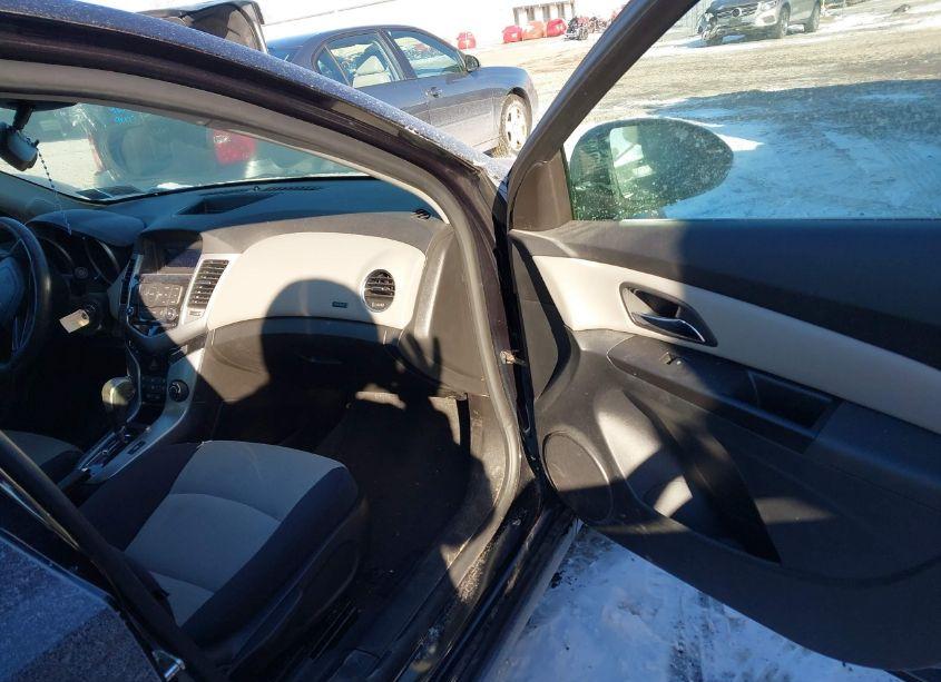 Photo 5 of 2014 Chevrolet Cruze LS AUTO (VIN 1G1PA5SG3E7218590)