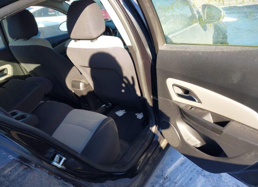 Photo 8 of 2014 Chevrolet Cruze LS AUTO (VIN 1G1PA5SG3E7218590)