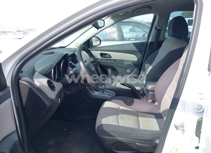 Photo 5 of 2014 Chevrolet Cruze LS AUTO (VIN 1G1PA5SG3E7240315)