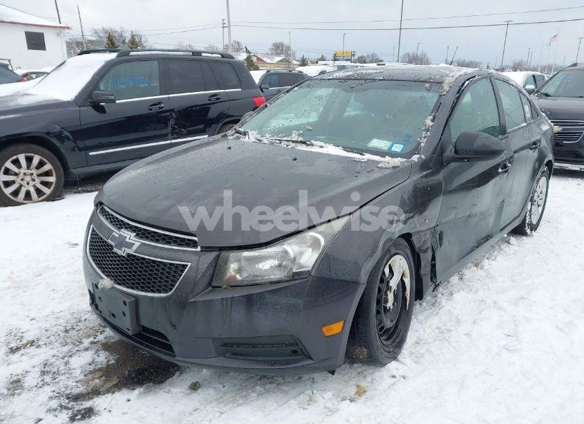Photo 2 of 2014 Chevrolet Cruze (VIN 1G1PA5SG3E7265795)