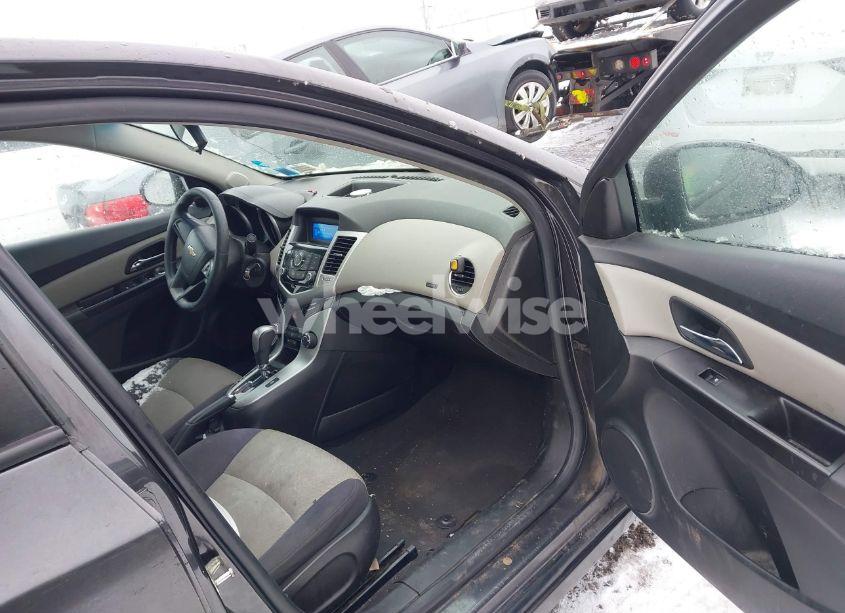 Photo 5 of 2014 Chevrolet Cruze (VIN 1G1PA5SG3E7265795)