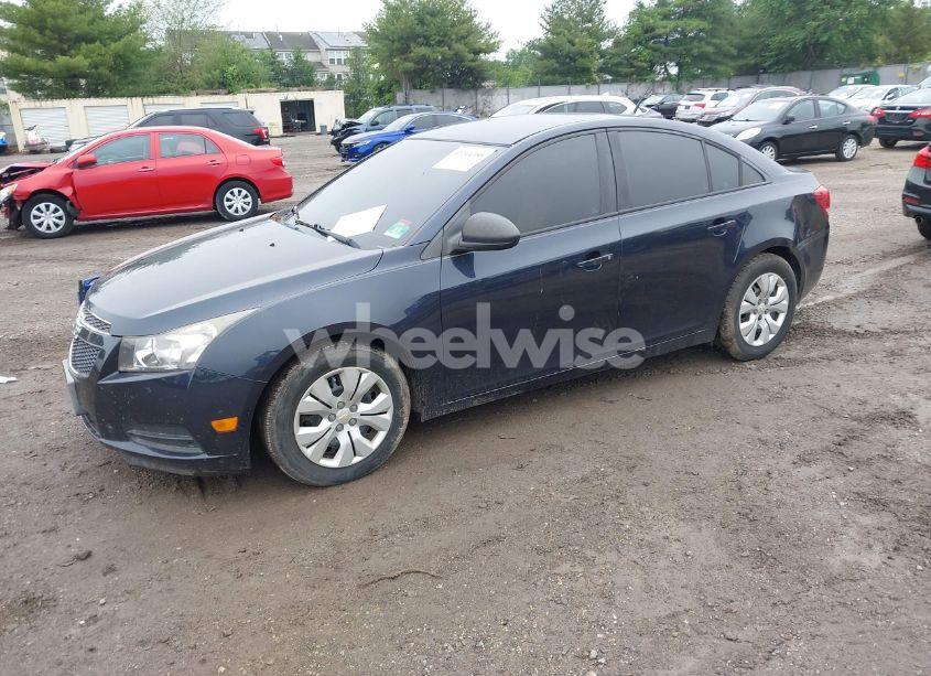 Photo 2 of 2014 Chevrolet Cruze LS AUTO (VIN 1G1PA5SG3E7319385)