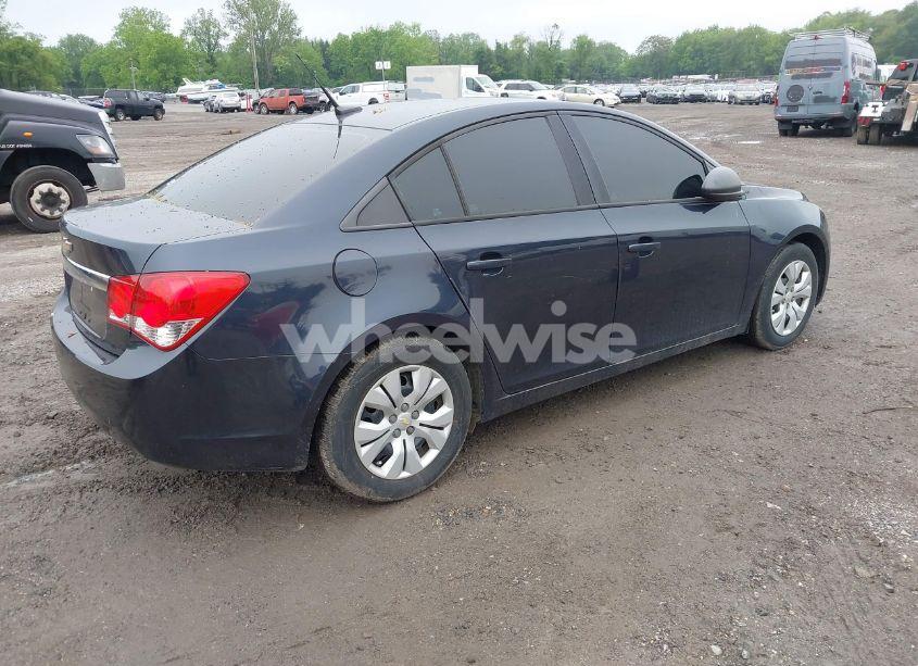 Photo 4 of 2014 Chevrolet Cruze LS AUTO (VIN 1G1PA5SG3E7319385)