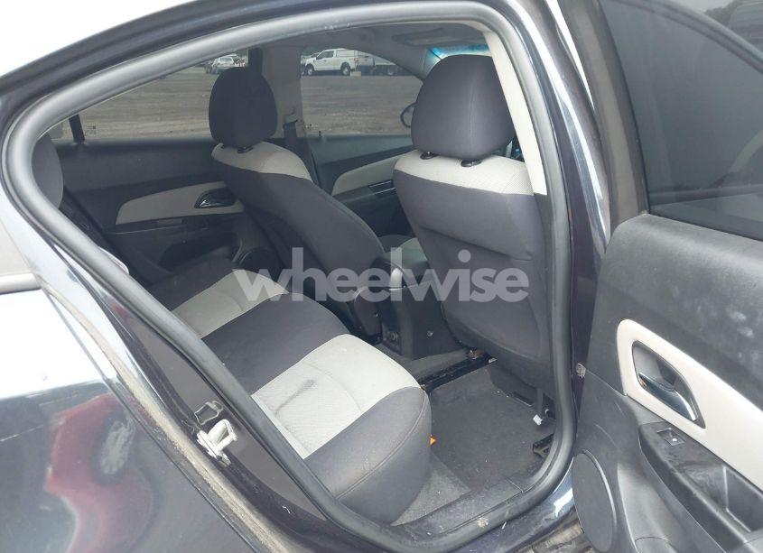 Photo 8 of 2014 Chevrolet Cruze LS AUTO (VIN 1G1PA5SG3E7319385)