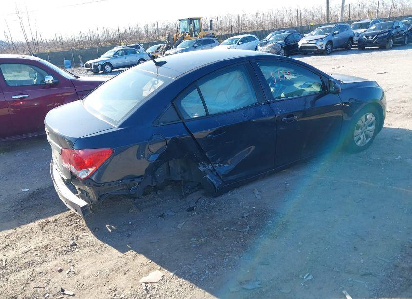 Photo 4 of 2014 Chevrolet Cruze LS AUTO (VIN 1G1PA5SG3E7370336)