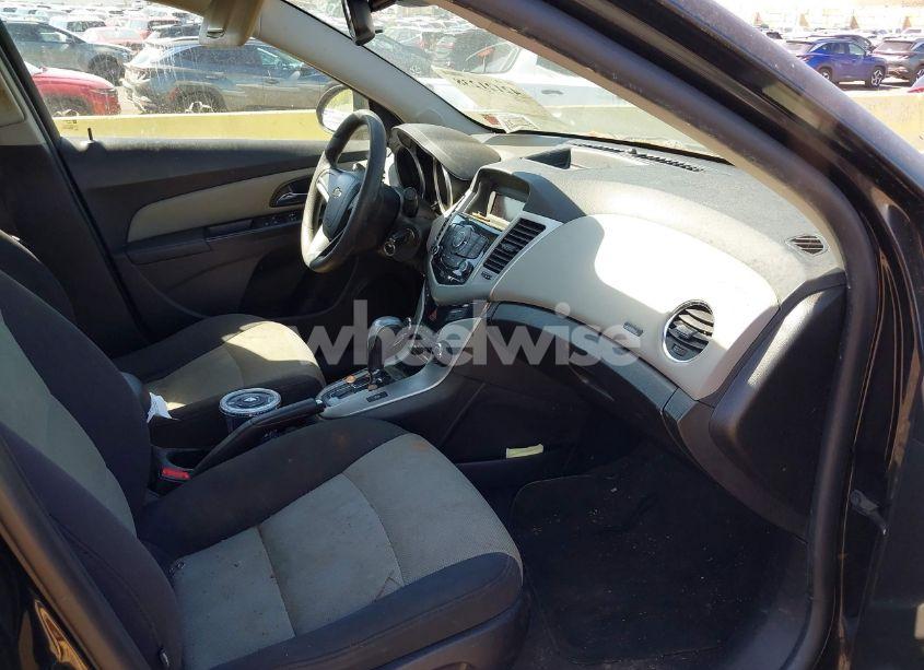 Photo 5 of 2014 Chevrolet Cruze LS AUTO (VIN 1G1PA5SG3E7407417)