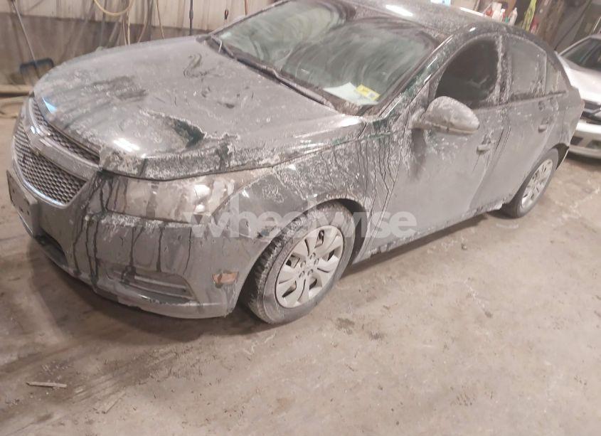 Photo 2 of 2014 Chevrolet Cruze LS AUTO (VIN 1G1PA5SG3E7422788)