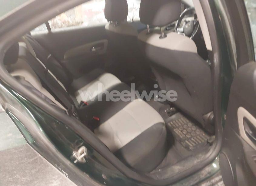 Photo 8 of 2014 Chevrolet Cruze LS AUTO (VIN 1G1PA5SG3E7422788)