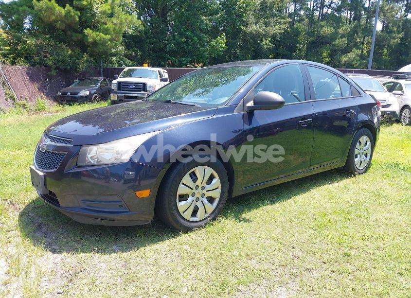 Photo 2 of 2014 Chevrolet Cruze LS AUTO (VIN 1G1PA5SG3E7456505)