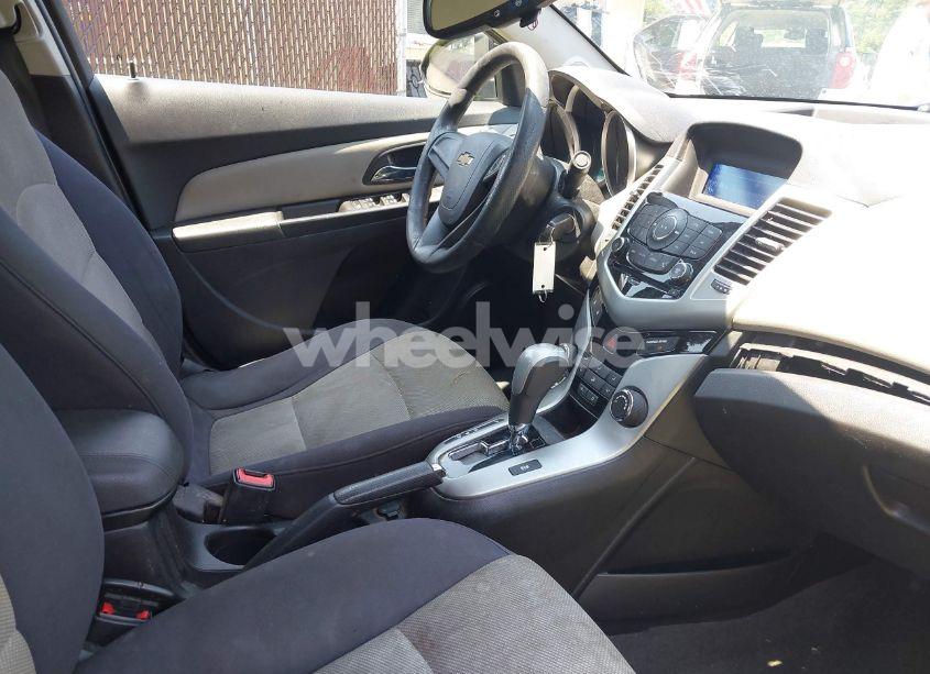 Photo 5 of 2014 Chevrolet Cruze LS AUTO (VIN 1G1PA5SG3E7456505)