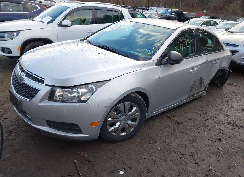 Photo 2 of 2014 Chevrolet Cruze LS AUTO (VIN 1G1PA5SG3E7480674)
