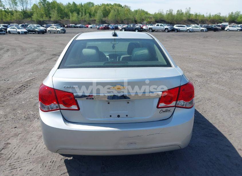 Photo 16 of 2015 Chevrolet Cruze LS AUTO (VIN 1G1PA5SG3F7300921)