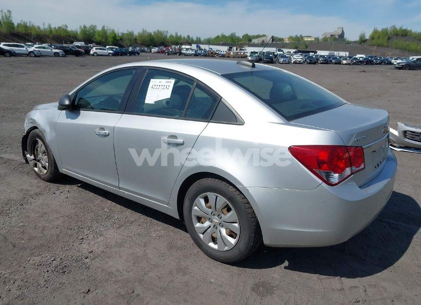 Photo 3 of 2015 Chevrolet Cruze LS AUTO (VIN 1G1PA5SG3F7300921)