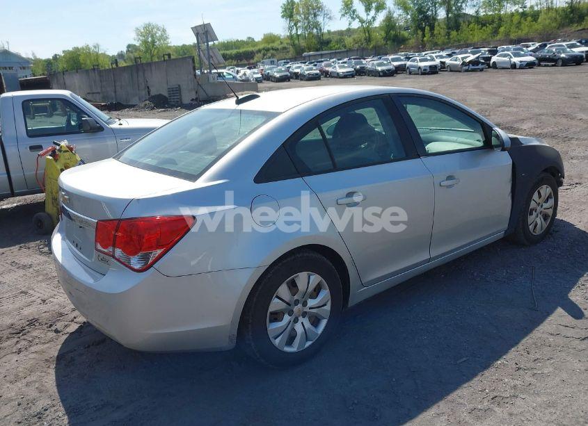 Photo 4 of 2015 Chevrolet Cruze LS AUTO (VIN 1G1PA5SG3F7300921)