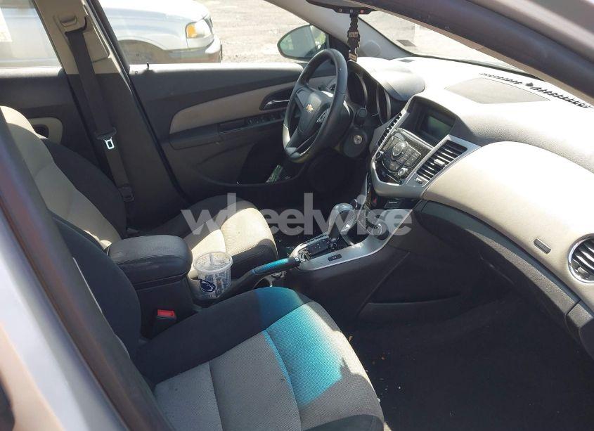 Photo 5 of 2015 Chevrolet Cruze LS AUTO (VIN 1G1PA5SG3F7300921)