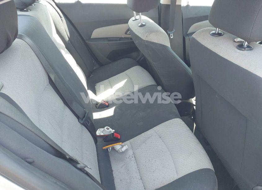 Photo 8 of 2015 Chevrolet Cruze LS AUTO (VIN 1G1PA5SG3F7300921)