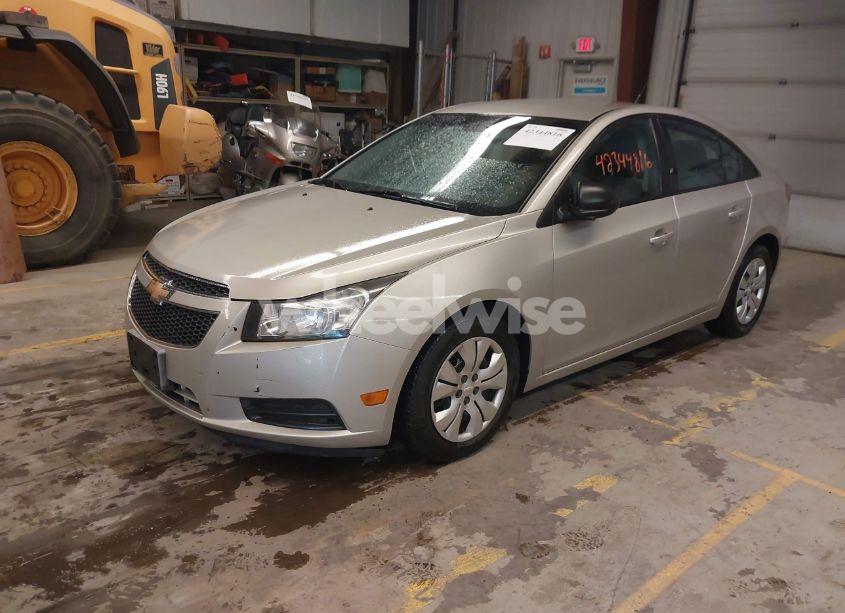 Photo 2 of 2013 Chevrolet Cruze LS AUTO (VIN 1G1PA5SG4D7170192)