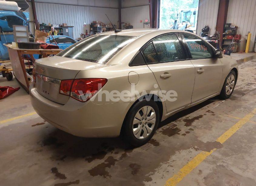 Photo 4 of 2013 Chevrolet Cruze LS AUTO (VIN 1G1PA5SG4D7170192)