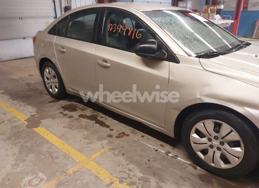 Photo 6 of 2013 Chevrolet Cruze LS AUTO (VIN 1G1PA5SG4D7170192)