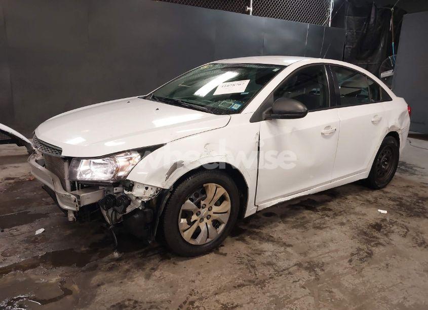 Photo 2 of 2013 Chevrolet Cruze LS AUTO (VIN 1G1PA5SG4D7234893)