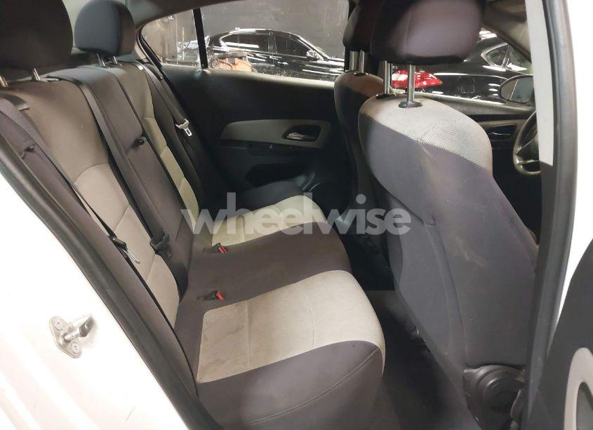 Photo 8 of 2013 Chevrolet Cruze LS AUTO (VIN 1G1PA5SG4D7234893)