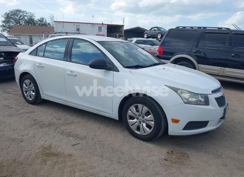 2013 Chevrolet Cruze LS AUTO (VIN 1G1PA5SG4D7268204) main photo