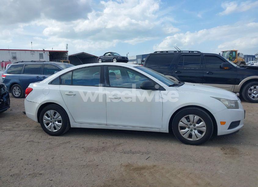 Photo 13 of 2013 Chevrolet Cruze LS AUTO (VIN 1G1PA5SG4D7268204)