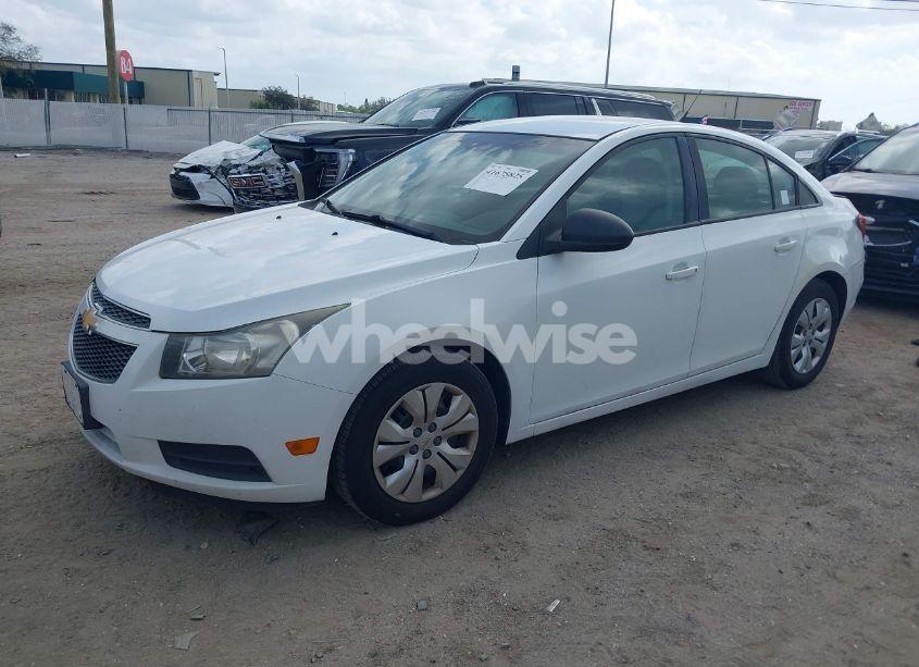 Photo 2 of 2013 Chevrolet Cruze LS AUTO (VIN 1G1PA5SG4D7268204)