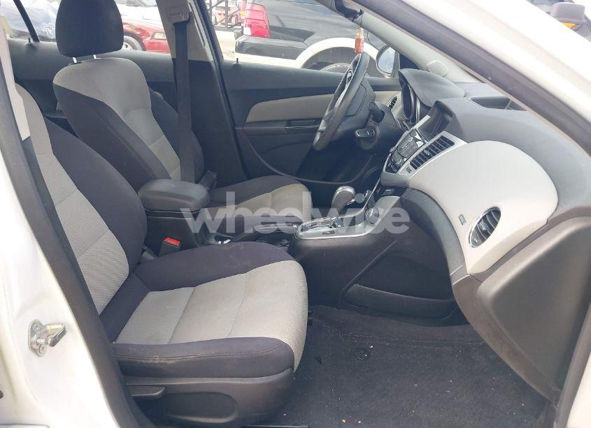 Photo 5 of 2013 Chevrolet Cruze LS AUTO (VIN 1G1PA5SG4D7268204)