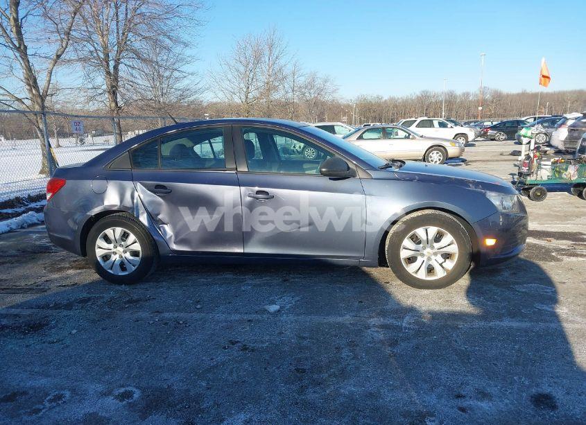 Photo 13 of 2013 Chevrolet Cruze LS AUTO (VIN 1G1PA5SG4D7269370)