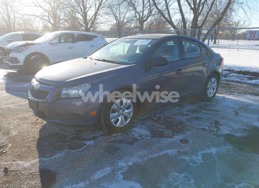 Photo 2 of 2013 Chevrolet Cruze LS AUTO (VIN 1G1PA5SG4D7269370)