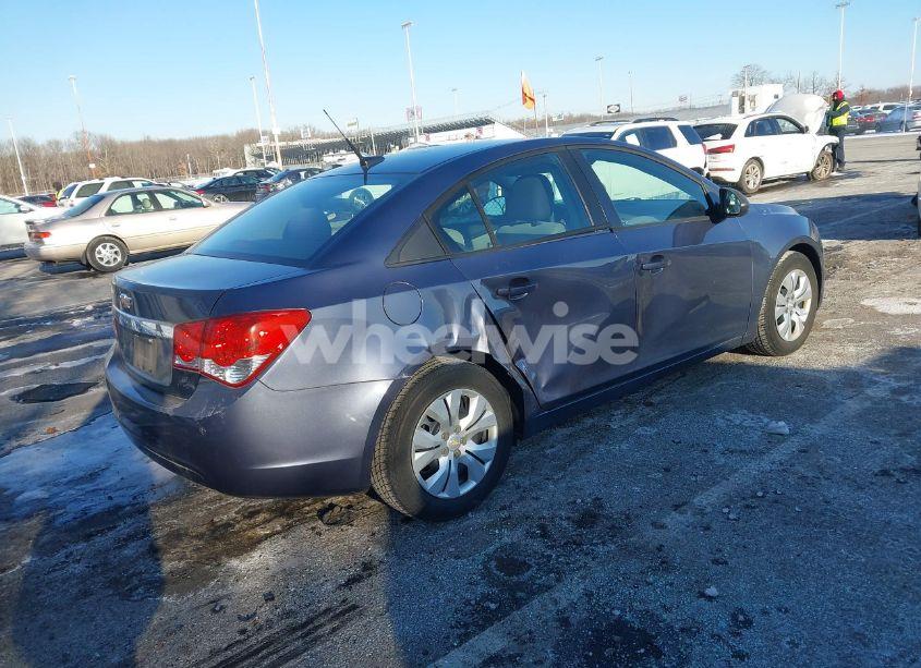 Photo 4 of 2013 Chevrolet Cruze LS AUTO (VIN 1G1PA5SG4D7269370)