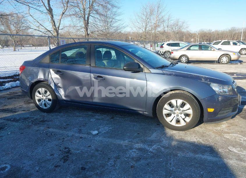 Photo 6 of 2013 Chevrolet Cruze LS AUTO (VIN 1G1PA5SG4D7269370)