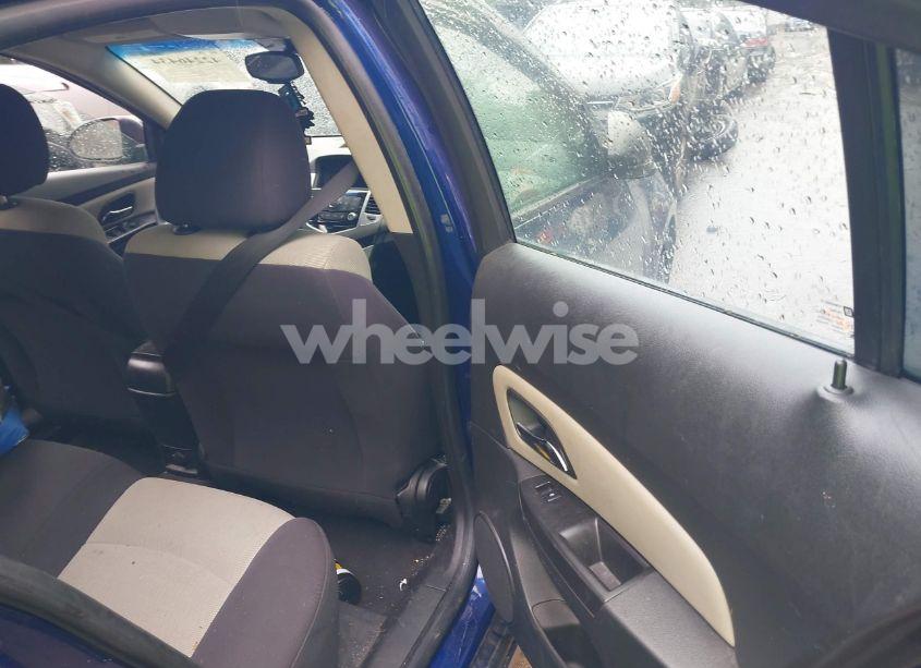 Photo 8 of 2013 Chevrolet Cruze LS AUTO (VIN 1G1PA5SG4D7280840)