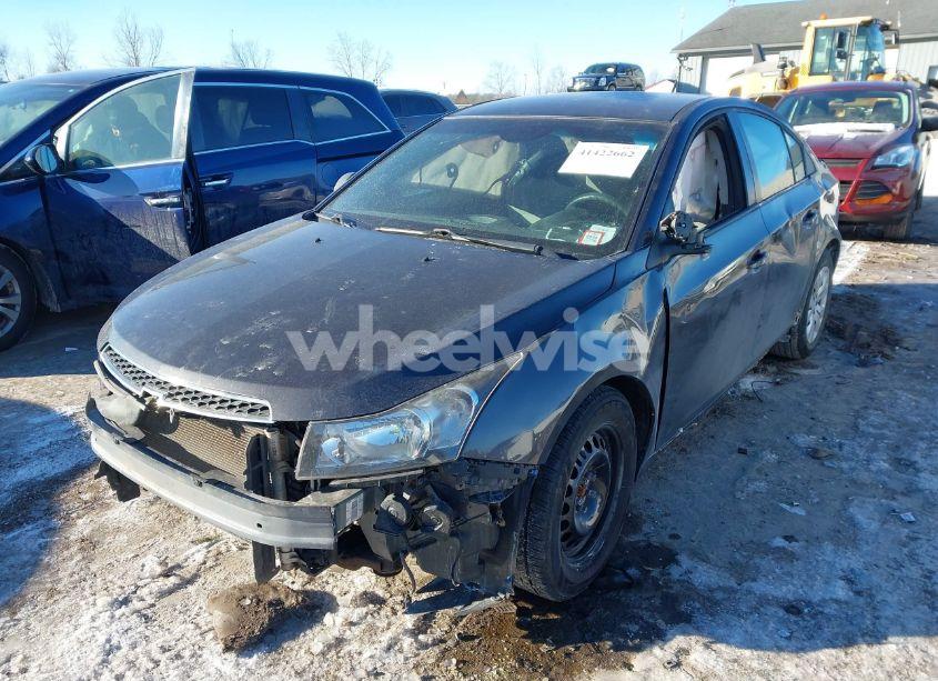 Photo 2 of 2014 Chevrolet Cruze LS AUTO (VIN 1G1PA5SG4E7129160)
