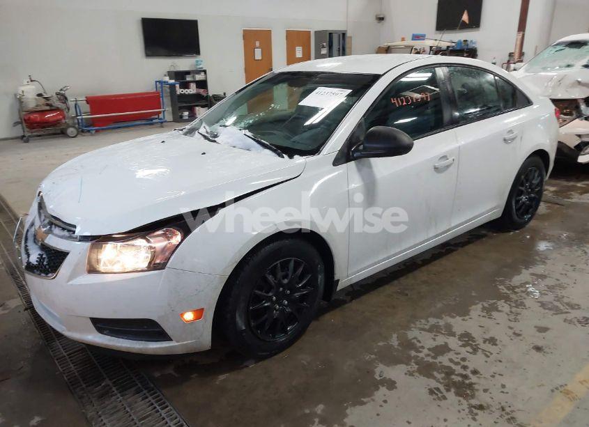 Photo 2 of 2014 Chevrolet Cruze LS AUTO (VIN 1G1PA5SG4E7155645)