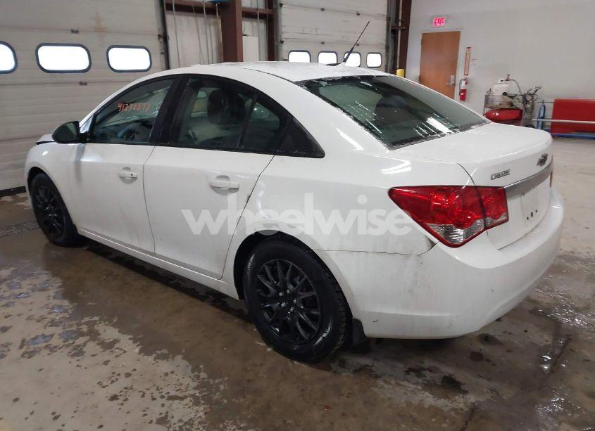 Photo 3 of 2014 Chevrolet Cruze LS AUTO (VIN 1G1PA5SG4E7155645)