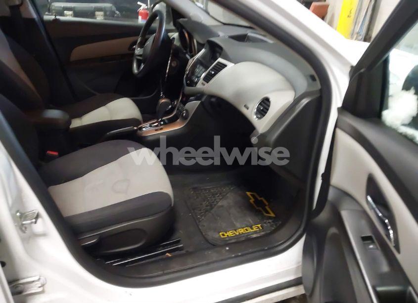 Photo 5 of 2014 Chevrolet Cruze LS AUTO (VIN 1G1PA5SG4E7155645)