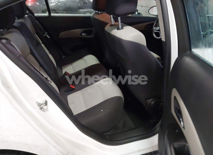 Photo 8 of 2014 Chevrolet Cruze LS AUTO (VIN 1G1PA5SG4E7155645)