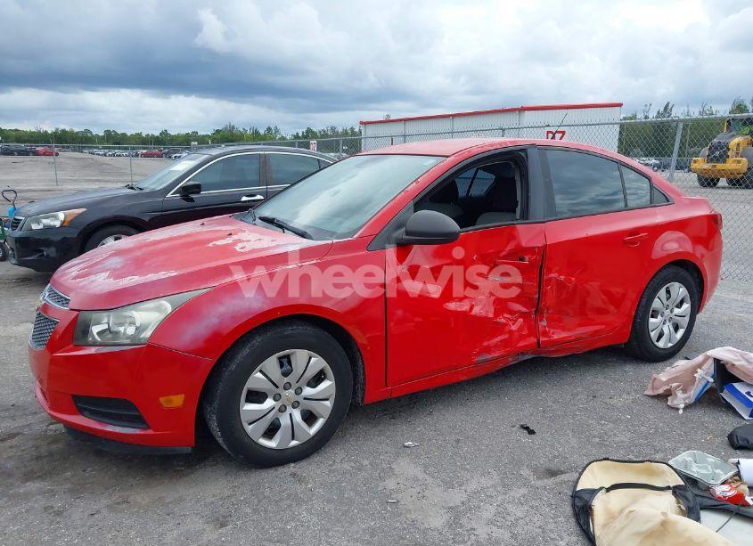 Photo 6 of 2014 Chevrolet Cruze LS AUTO (VIN 1G1PA5SG4E7168511)