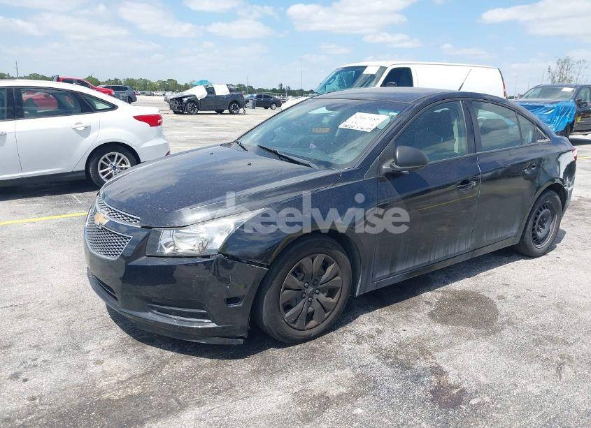 Photo 2 of 2014 Chevrolet Cruze LS AUTO (VIN 1G1PA5SG4E7217108)