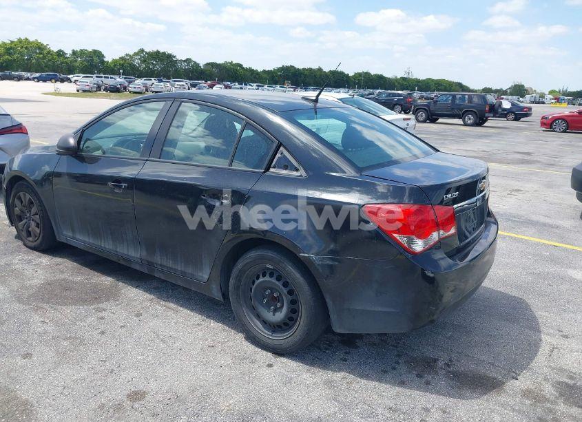Photo 3 of 2014 Chevrolet Cruze LS AUTO (VIN 1G1PA5SG4E7217108)