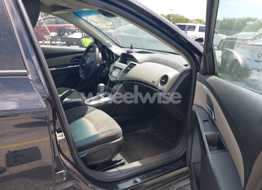 Photo 5 of 2014 Chevrolet Cruze LS AUTO (VIN 1G1PA5SG4E7217108)