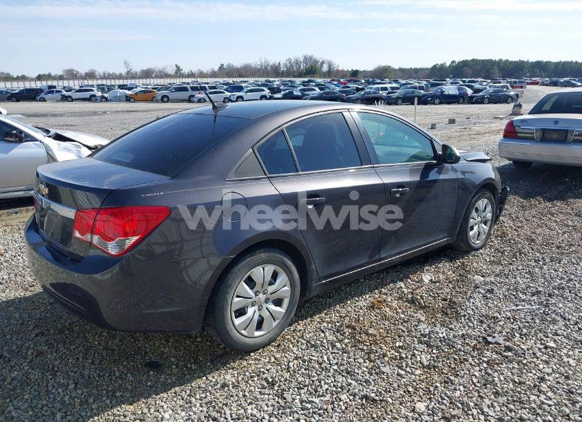 Photo 4 of 2014 Chevrolet Cruze LS AUTO (VIN 1G1PA5SG4E7263487)