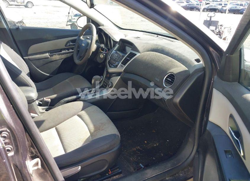 Photo 5 of 2014 Chevrolet Cruze LS AUTO (VIN 1G1PA5SG4E7263487)