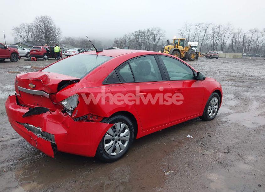 Photo 4 of 2014 Chevrolet Cruze LS AUTO (VIN 1G1PA5SG4E7396685)